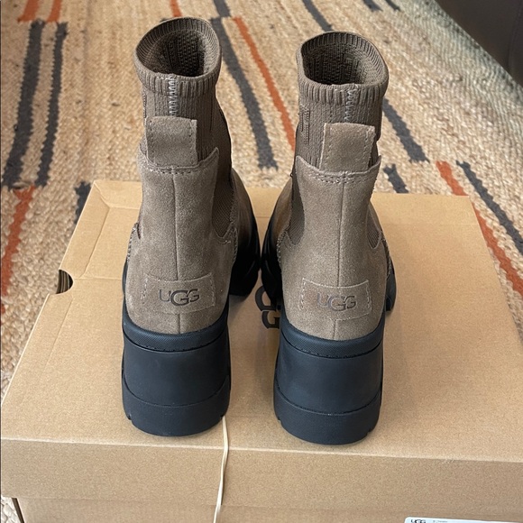 UGG Brooklyn Chunky Heel Boots - Picture 4 of 7